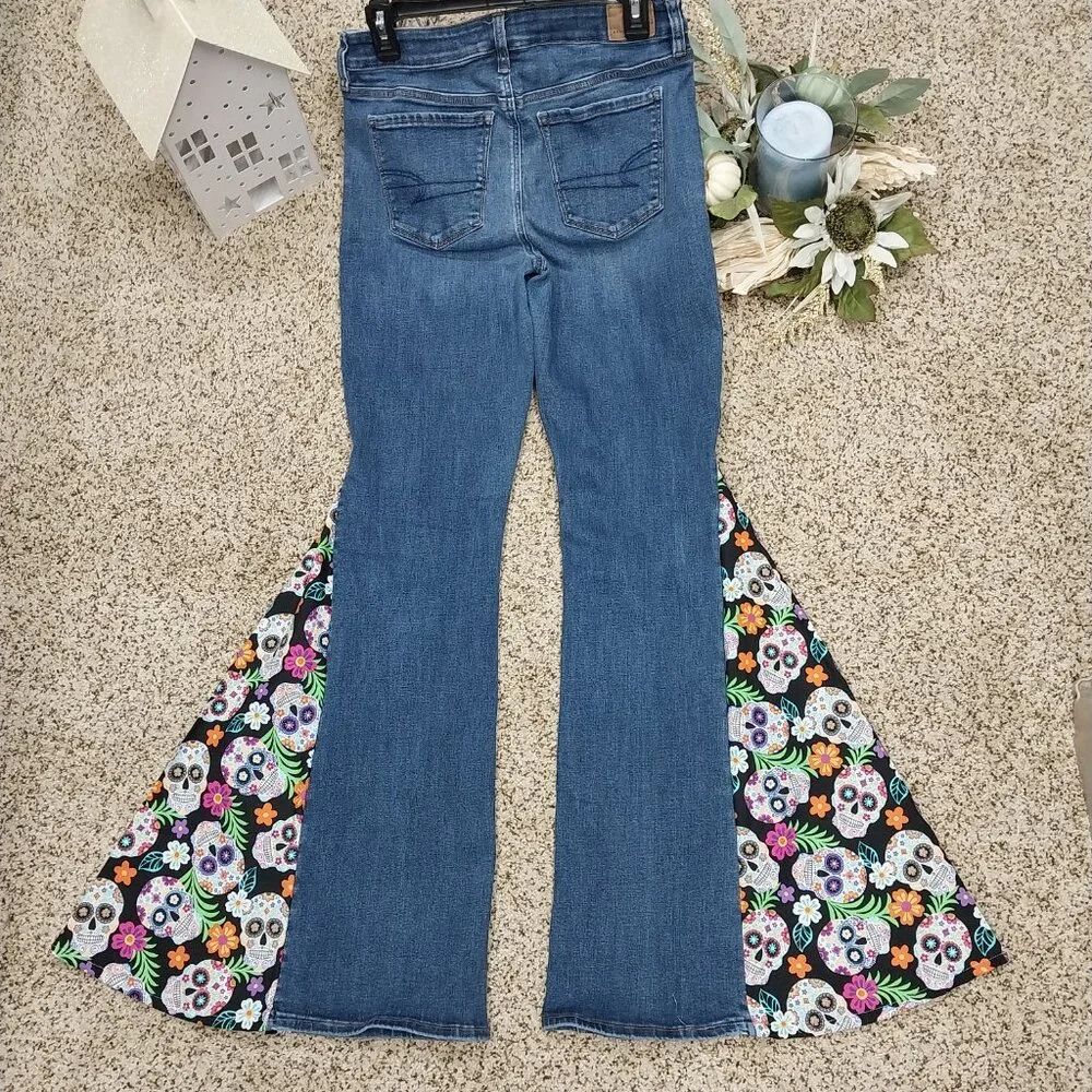 3437 Size 10 Upcycled American Eagle Bell-Bottom Jeans In Sugan Sculls Print. - Picture 4 of 6